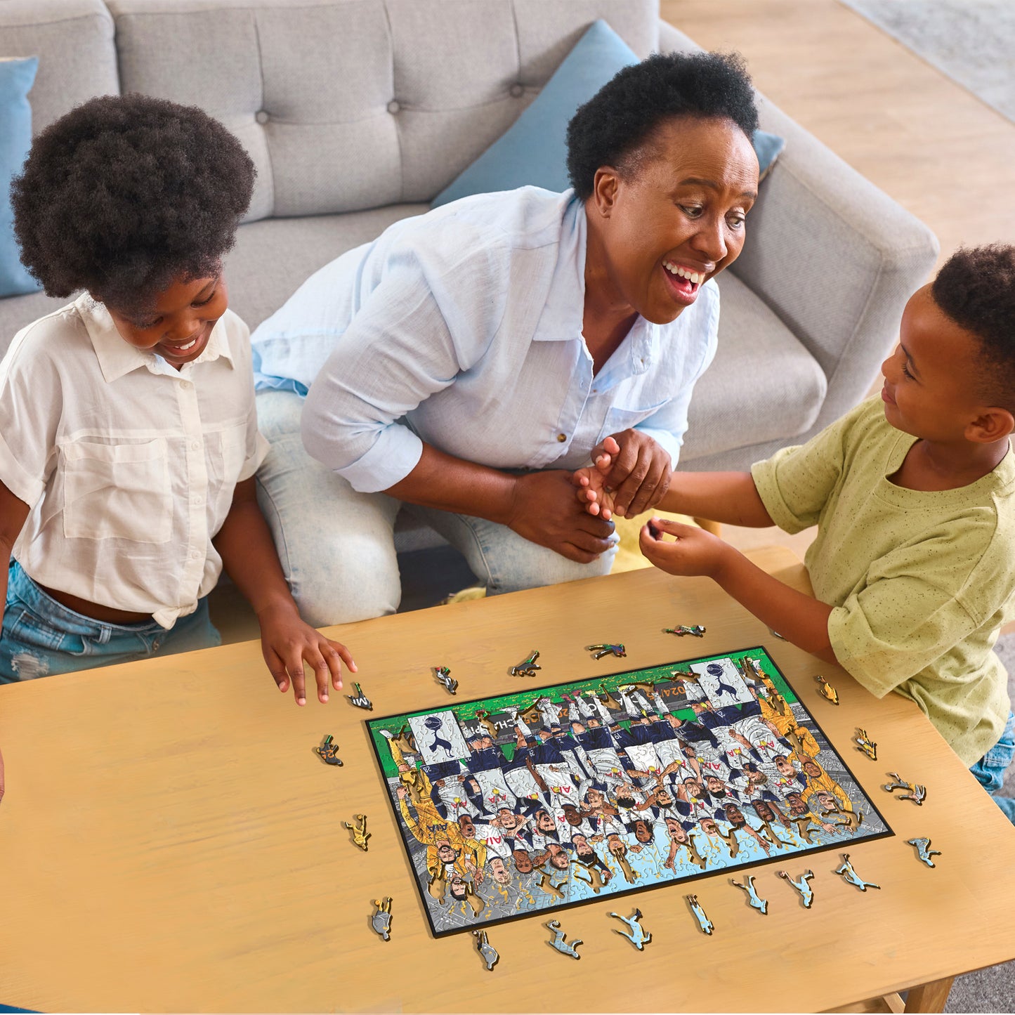 Tottenham Hotspur FC® 2024/25 Team Europa-League-Sieger – Holzpuzzle